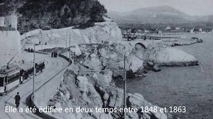 Saviez-vous qu'avant de devenir cette longue route avec vue imprenable sur la Méditerranée, la Corniche était un chemin de terre escarpé ? Plongez dans l'histoire de sa construction sur http://madeinmarseille.net/25160-histoire-corniche-kennedy/ | Made in Marseille