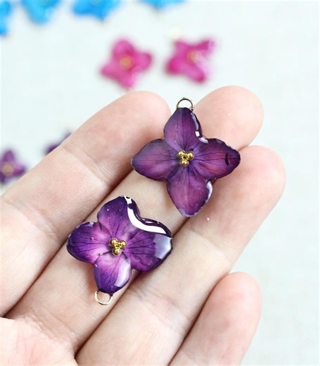 resin Hydrangea flower，real pressed flower heads，DIY jewelry/earring/necklace/bracelet/charms making，handmade resin flower earrings