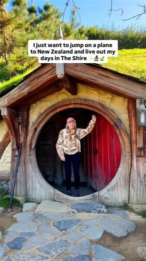 Comment ‘NZ GUIDE’ and we’ll DM you our NZ Pocket Guide!! 🗺️✨ Visiting the North Island? Don’t skip Hobbiton! Hands down one of the best things to do 😍✨ (P.S we have a full tour on our YT channel 😉) #newzeland #newzealandtrip #nztravel #newzealandtravel #travelnewzealand #hobbiton #nzmustdo #northisland #nz | CJ Explores