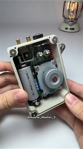 Mobile Master on Instagram: "Hand Crank = Infinite Energy! 🚀 #productreview #HandCrankGenerator #tech"