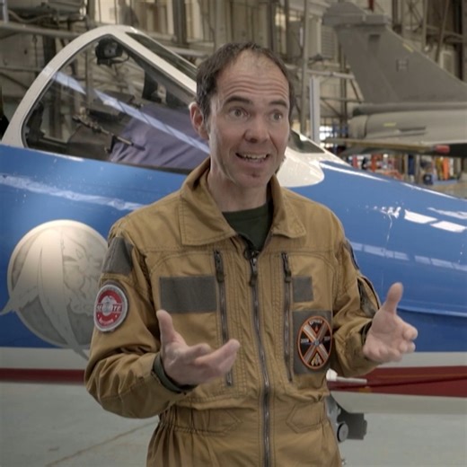 🛩️ Le moindre problème sur un Alpha Jet peut avoir de grandes conséquences ! Après réparation, l’avion va être poussé dans ses retranchements pour être sûr que tout est opérationnel ! ▶️ Rafale, mirage : les mécanos du ciel, sur RMC BFM PLAY : https://bit.ly/4hfW0Xv | RMC WOW