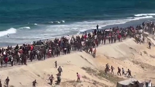 Gaza: des milliers de personnes marchent vers le nord après l'annonce du cessez-le-feu Des milliers de Palestiniens sont en marche vendredi vers le nord de la bande de Gaza après l'annonce du cessez-le-feu, ont constaté des journalistes de l'AFP à Nousseirat, dans le centre du territoire. Une file de piétons, presque ininterrompue, marche le long de la route al-Rachid, axe côtier longeant la Méditerranée, en direction du nord de la bande de Gaza et quelques véhicules avancent lentement dans le m