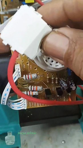 Installing the RGB socket for a CRT TV #socket #rgb #tubetv #crttv #oldtv #jobs #this | Suyadi Maya Tehnic