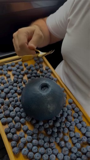 TA PATISSIERE on Instagram: "Тот самый ролик, который когда-то набрал 2 млн просмотров. Instagram его удалил. Перезагружаю АСМР. Гигантский корпусный десерт и тот самый хруст 🤍 This video once hit 2M views. Instagram removed it. ASMR restart. A giant shell dessert and that perfect crunch 🤍"