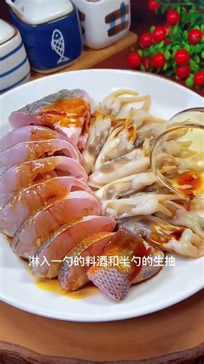 推断内容: 视频展示多种中式鱼类菜肴的精致烹饪过程与美味呈现，突出刀工、调味与摆盘艺术。