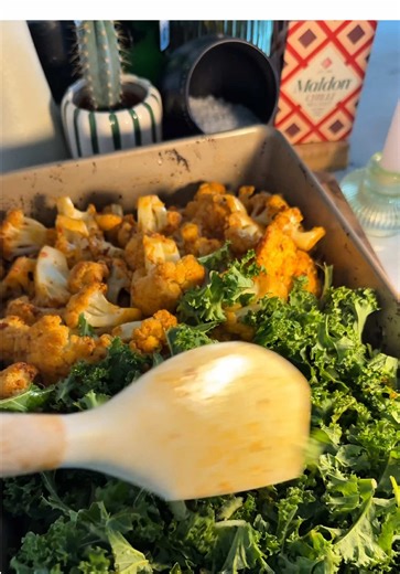 Hot Honey Halloumi and Tahini Harissa Veggie Bowls🔥🍯 📸 - collaboration with @melis 🧿 foodie UGC Winter doesn't mean we can't enjoy a warm, delicious and hearty salad. This time we are roasting all of our ingredients in one tray and pan which requires minimal effort while delivering on maximum flavour. Ingredients (serves 3 mains/4 side salads) 1 cauliflower head 1 tin chickpeas 4 tbsp tahini 2 lemons 2 tbsp harissa paste Olive Oil Maldon Chilli Sea Salt Halloumi Hot Honey (or normal) Method: