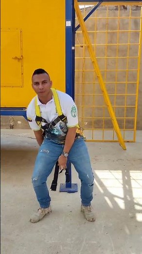 Como colocarse un arnes de cuerpo completo # Trabajoenaltura #construccion #seguridadindustrial
