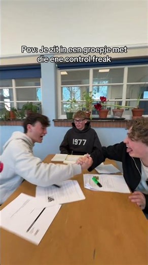 POV: je zit met die control freak in het groepje