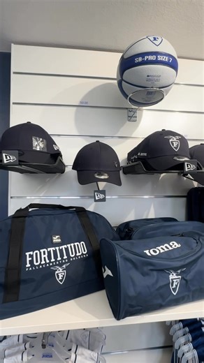 ✨ Il Natale arriva al Paladozza! Da oggi aperto il pop-up del Fortitudo Store, lato ingresso Graziano. Sempre aperto lo store dall’ingresso Azzarita e quello di Via Riva Reno🦅 Passa prima della partita contro Livorno! 🎄💙 #fortitudostore | Fortitudo Pallacanestro Bologna 103