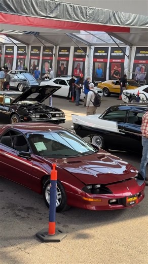 Closing out #MecumKissimmee with a final run of 300 vehicles 🚗💨 Watch the live block cam on the Mecum YouTube channel or mecum.com. #Mecum #MecumAuctions #WhereTheCarsAre | Mecum Auctions