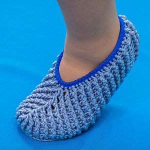 33K views · 2K reactions | Tutorial para pantufas de crochê - muito confortáveis ​​e quentinhas para usar em casa | Miarti - Crochê e Tricô | Facebook