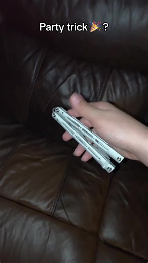 Wanna flip like this get this balisong to impress at parties 👌 #balisongtricks #fypシ #butterflyknifetrick #safe