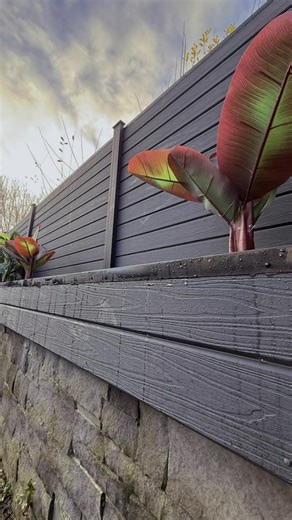 🌿 From tired yard… to a sleek modern garden! We have supplied and fitted this job! Swipe to see how this space went from uneven paving, old fencing and clutter… to a fully transformed composite haven 😍 We supplied and fitted: ✨ Anthracite composite fencing ✨ Matching composite cladding ✨ Premium composite decking ✨ Clean, modern lines that completely lift the whole garden This is what a before & after is all about 🔥 A fresh, low-maintenance space ready for all seasons. Huge difference. Minima
