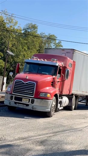 Mack pinnacle rolls through Piscataway with a friendly driver (coming in and returning)