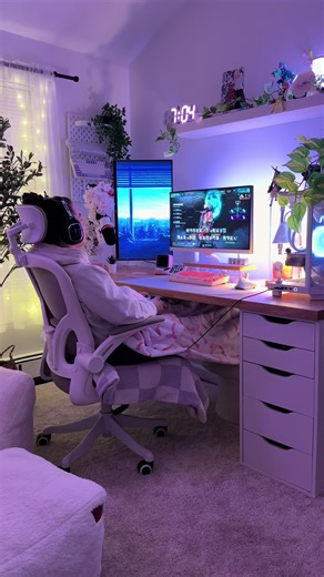 After a long and stressful day nothing better then coming home to a cozy room 🫶🏼✨☁️ #cozyathome #gaming #cozyvibes #gamingsetup #cozy