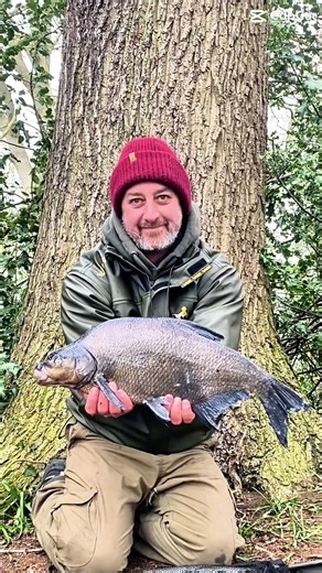 Early spring bream fishing, including a specimen of 10.02lb. #fishing #angling #breamfishing