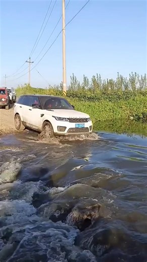 Professional maneuvers not to be imitate #offroading #LandRover RangeRover