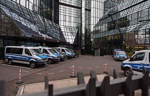 Deutsche Bank Scandals Leave Fewer Options for CEO Sewing