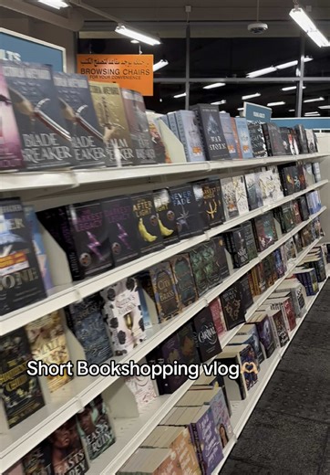 First vlog on heree 🫶🏼 If you’ve read “We hunt the flame” give me ur opinions on it!! #reading #bookcontent #bookshopping #books #booktok #bookvlog #booktokfyp