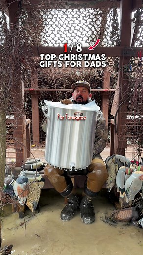🎅🦞 Comment “GIFT” to get started! Get Dad ready for Crawfish Season this Christmas! Below are our top picks! 🔥1) High Performance Cookers If someone loves boiling seafood, this is a serious upgrade. These cookers are built for speed, with tunnel tube technology designed to boil faster and re-boil quickly. More time eating, less time waiting. 🪣2) The Swamp Bucket Perfect for small seafood boils without needing to buy or drag out a ton of equipment. Simple setup, easy cleanup, and still gets y
