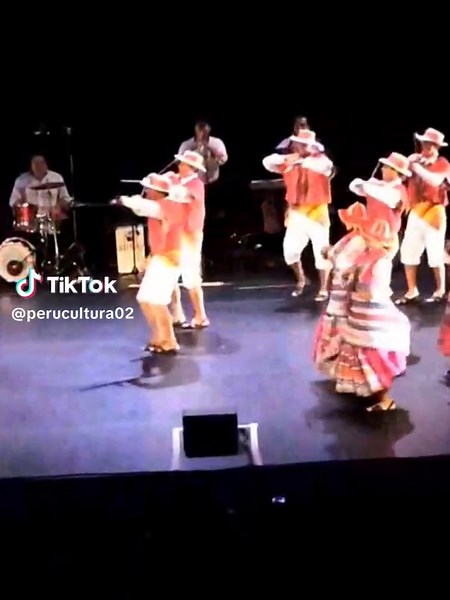Discover the Vibrant Folkloric Dance of Camile in Arequipa