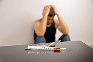 Heroin addiction: causes, treatment and patient management