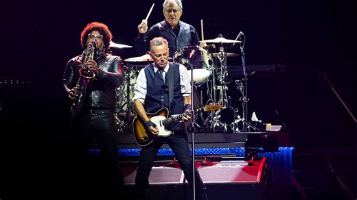 Like in England, Springsteen gets cheers in France for comments about Trump