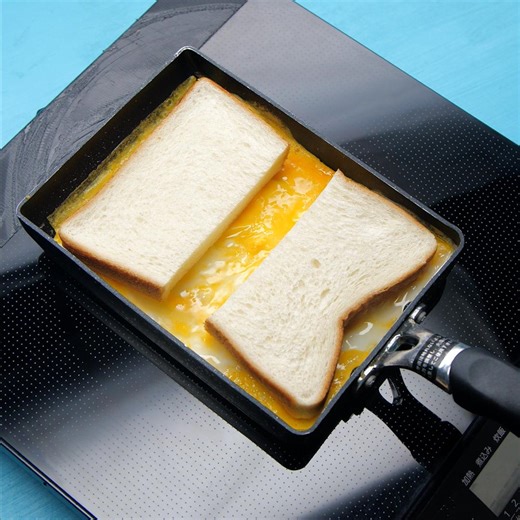 【このやり方、知ってる人いる？】具材をのせて折りたたむだけ！ / Grilled Sandwich レシピはこちら！https://www.buzzfeed.com/jp/hirokoyuasa/grilled-sandwich | Tasty Japan