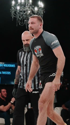 Elijah Carlton has a LEGENDARY triangle choke