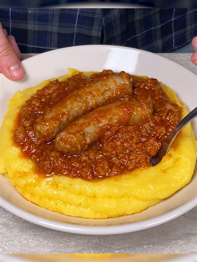 Polenta e Salsiccia: Ricetta Calda per Giornate Fredde