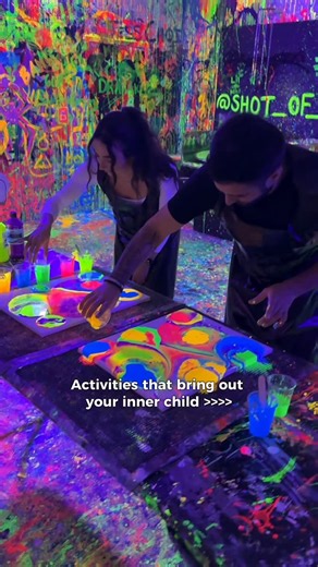 Shot of Art - "Where art meets fun" on Instagram: "Bright colors, glowing paint, no rules - Fluid Art in Neon is pure joy for your inner child ✨ 📍 Houston • NYC • LA • Chicago • Orange County 🔗 Link in bio to book your spot #FluidArt #NeonVibes #CreativeFreedom #InnerChildUnlocked #ShotOfArt"