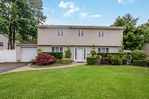 12 Dover Ln, Old Bethpage, NY 11804 - MLS 886482 - Coldwell Banker