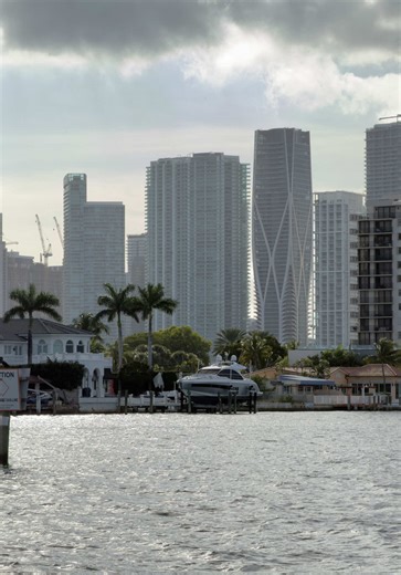 Explore the Best Boat Rides in Miami's Stunning Skyline