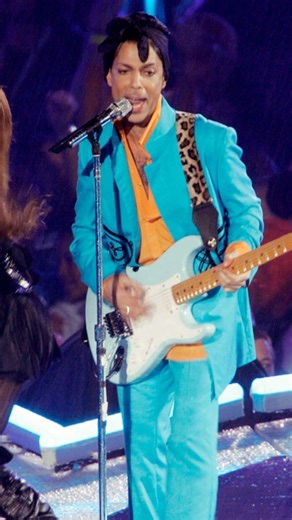Most would call this the greatest Super Bowl Halftime Show of all time… and it’s easy to see why. In the Miami rain, Prince turned a global stage into a moment of pure magic redefining what a halftime show should be. On display here: the Fender Stratocaster guitar and suit jacket worn during that historic 2007 performance. Paisley Park is where moments like this are carefully preserved, protected, and shared with the world, honoring the music, the artistry, and the legacy. Come experience it for