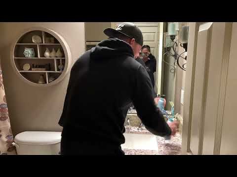 What’s inside the balloons 🎈😂