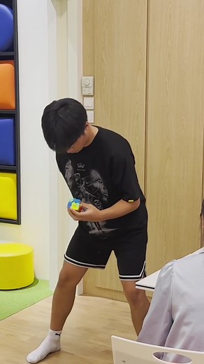 Wang Yibo Sets Guinness World Record for Longest Basketball Dribble in 14.35 Seconds!