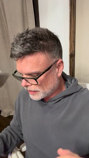 Come make some Charlie Harper Christmas cards with me.#menwhoquilt #necchisewingmachine #necchi #menwhosew #quiltersofinstagram #localquiltshopsofinstagram #charlieharper | The Rurup Farm