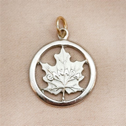 Vintage Canada Maple Leaf Fob Crest Shield Silver Charm Pendant Town Coat of Arms Tourist Souvenir Key Chain Fob Luck Stacking Bracelet Gift - Etsy UK