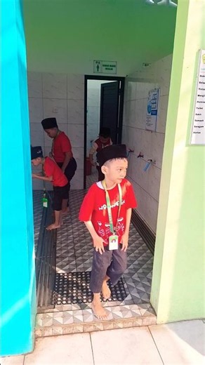 Playing around instead of doing wudu #sin #school #dhuhatime #funny #prayer #studying #kids #clas...
