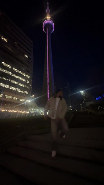 Drake's CN Tower Color Question