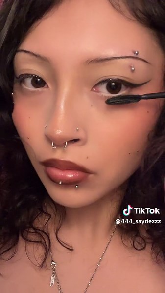 we fw the new makeup look?💋#grwmmakeup #eyeliner #base #chicanamakeup #fypシ #foryou