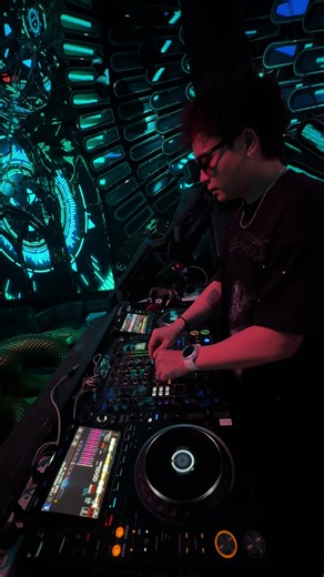 Nhạc DJ Hay Nhất Tại Empire Club