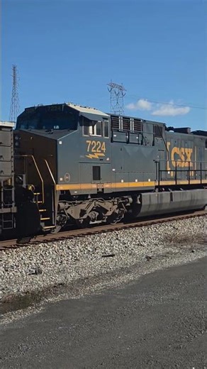 CSX YN2 537 LEADING THE WAY WITH A NICE HORN SHOW