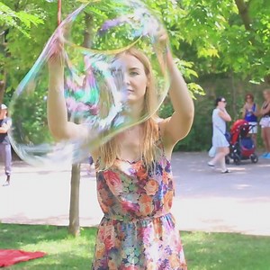 107K views · 1.3K reactions | 15 DIY Soap Bubbles And Life Hacks. How To Make Giant Bubbles. Full video: https://youtu.be/0QmWQz9kn84 | Troom Troom | Facebook