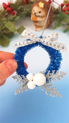 DIY mini Christmas Wreath