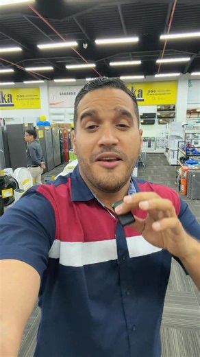 Eduardo Quijada | Tecnología | Entretenimiento | Publicidad on Instagram: "La felicidad de la casa depende de la estrategia en @tiendasdaka 🧠✨ Un secador por aquí, un microondas por allá... y ¡pum! Mi computadora nueva asegurada. Si saben jugar sus cartas, salen de aquí con lo que quieren y sin discusiones. ¡Vengan a Daka que aquí resolvemos tecnología y hogar en un solo lugar! 🏠🔥 #Daka #valledelapascua #reciencasados #dakavalledelapascua #tecnologia"