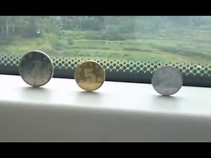 How could coins stand on Chinese high speed train all the time? 为何硬币能一直立在高铁列车上？