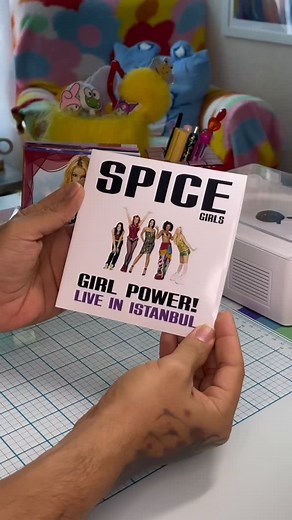 ✨ Spice Girls – Live in Istanbul (1997) ✨ El primer gran concierto mundial de las Spice Girls, grabado en Estambul frente a miles de fans. Un show explosivo lleno de energía, carisma y Girl Power, donde interpretaron sus mayores éxitos como Wannabe, Say You’ll Be There y 2 Become 1. 🌍🔥 🎤 El inicio oficial de la fiebre Spice alrededor del mundo. #SpiceGirls #LiveInIstanbul #GirlPower #90sPop #SpiceUpYourLife #Wannabe #PopLegends | Carl Berm