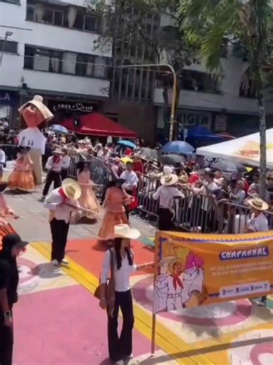 La comparsa chaparraluna en el San Juan en Ibagué #chaparral #tolima #fyp #sanjuan #ibague