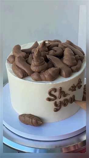 7K views · 7 comments | Realistic poop cake  #customizedcakes #cakedecorating #cakeart #cakedesign #cakelover | Sahlitte B. Del Valle | Facebook